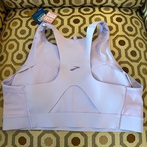 NWOT Brooks Drive 3-Pocket Run Sports Bra.